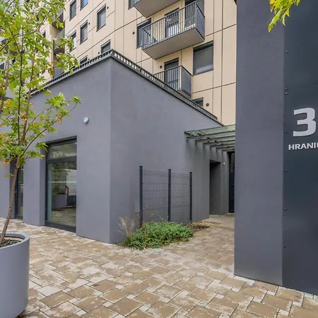 Apartment Pilot - With Parking