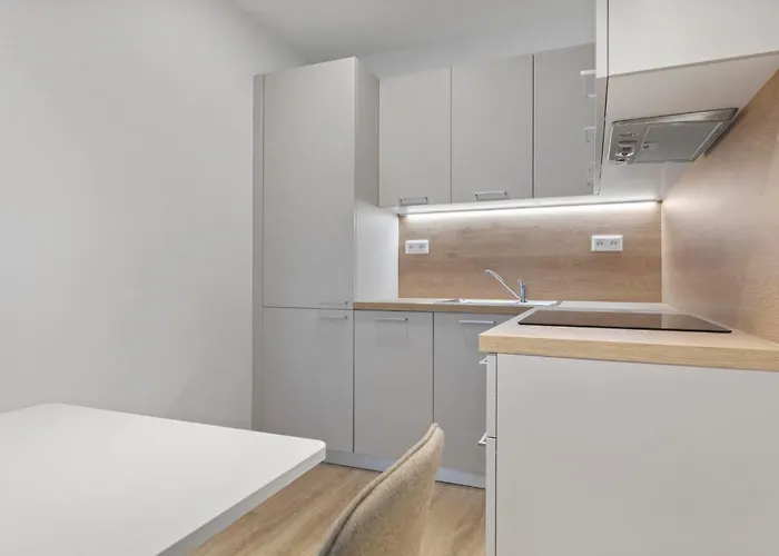 Pilot - With Parking *