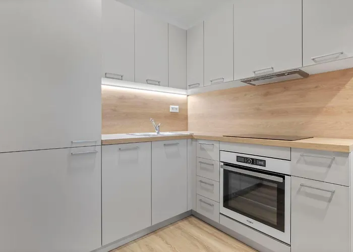 Pilot - With Parking