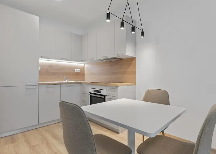 Pilot - With Parking