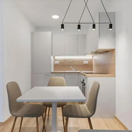 Apartment Pilot - With Parking *