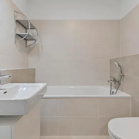 Pilot - With Parking *